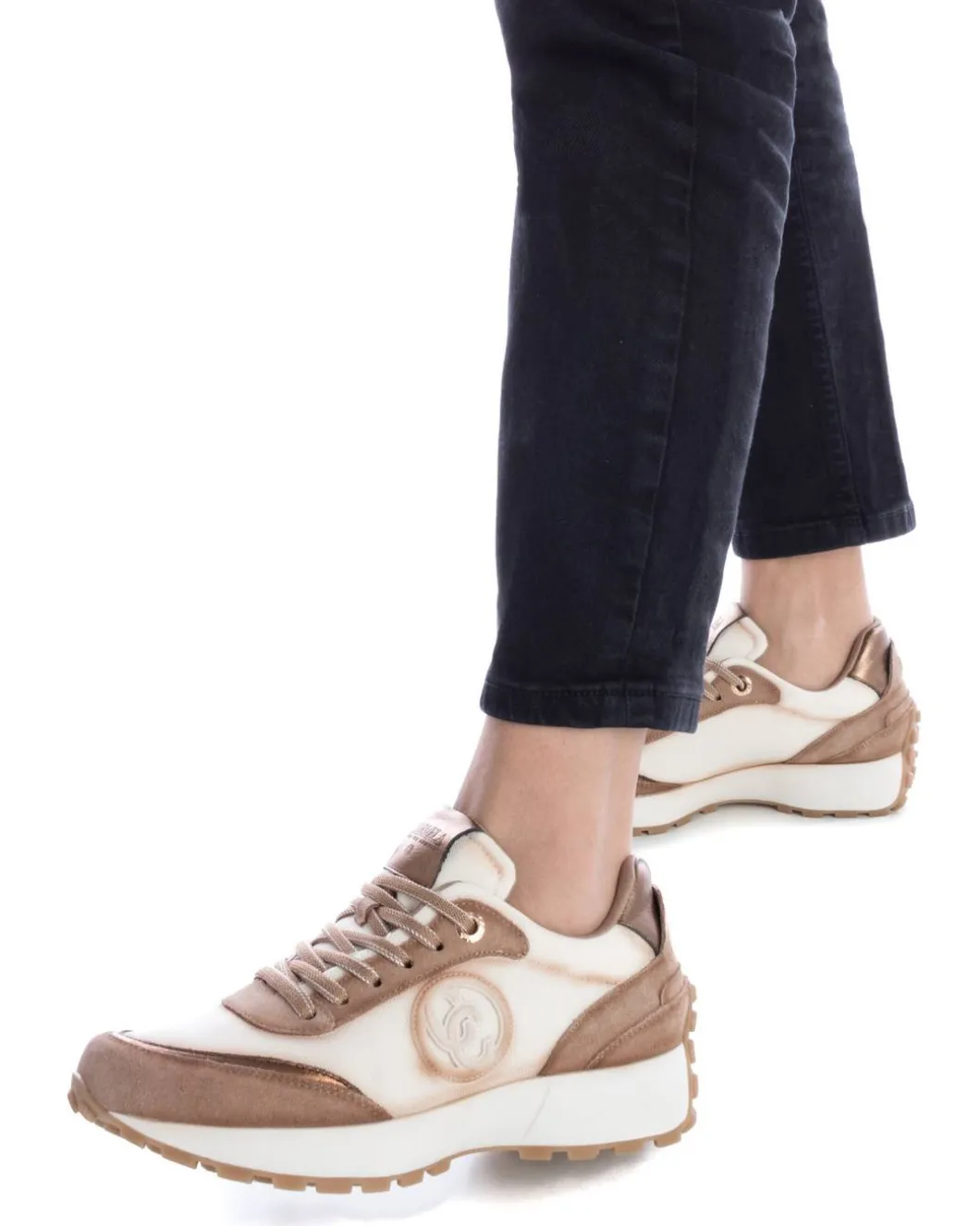 Zapatilla De Mujer Carmela 16117402