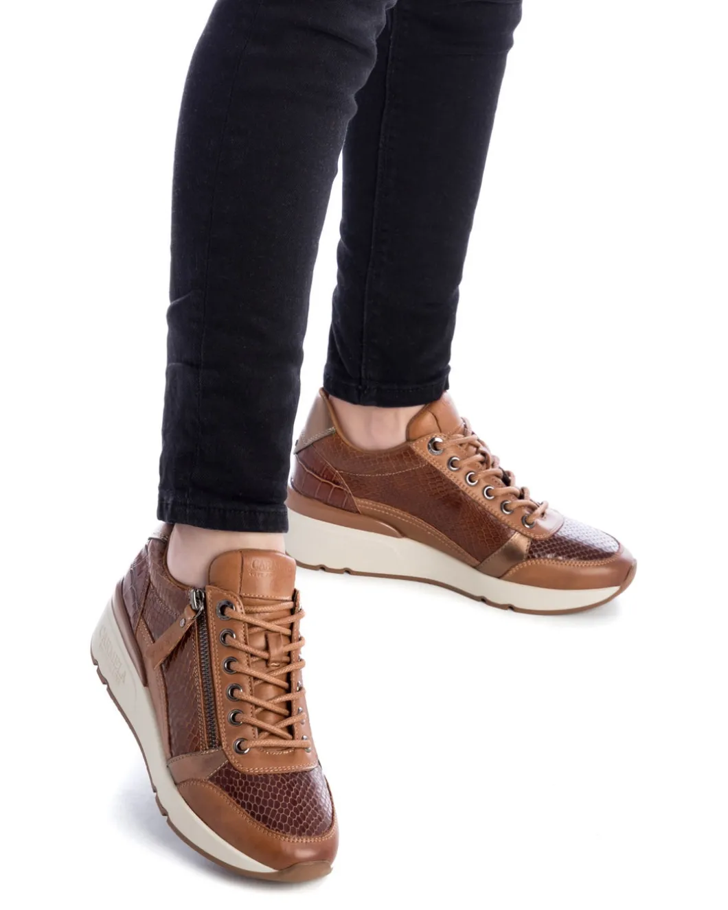 Zapatilla De Mujer Carmela 16018202
