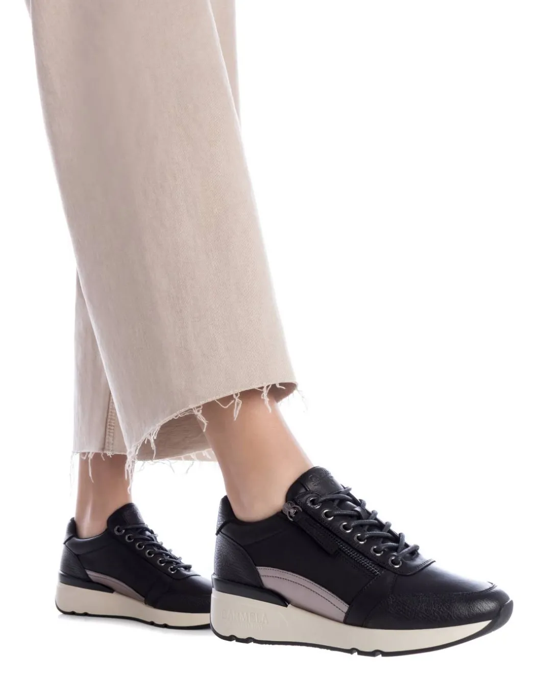 Zapatilla De Mujer Carmela 16085003