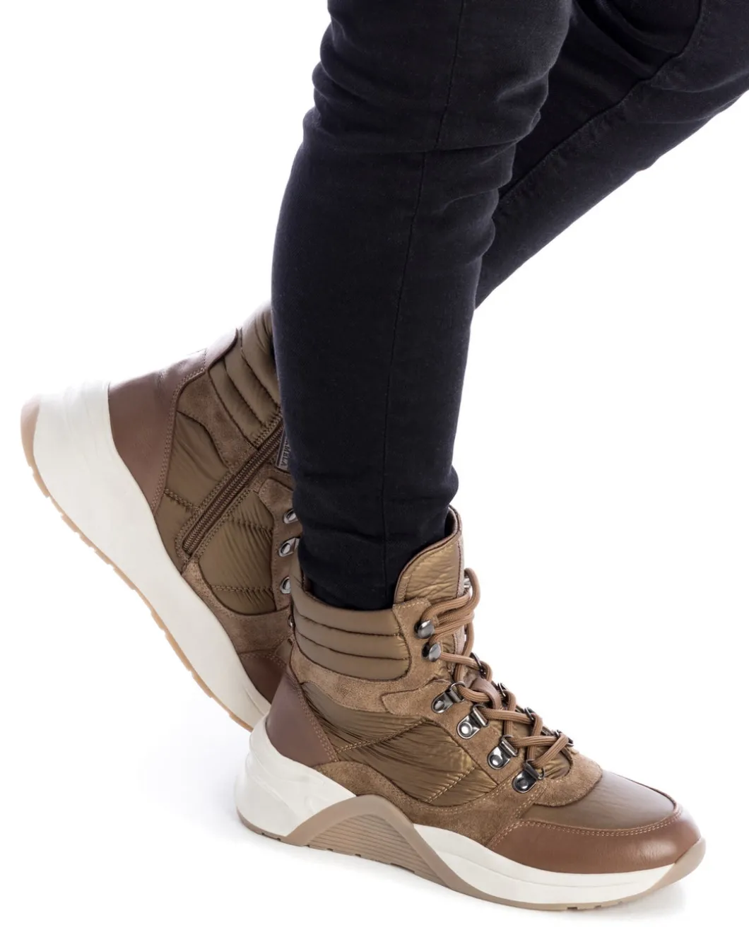 Zapatilla De Mujer Carmela 16029304