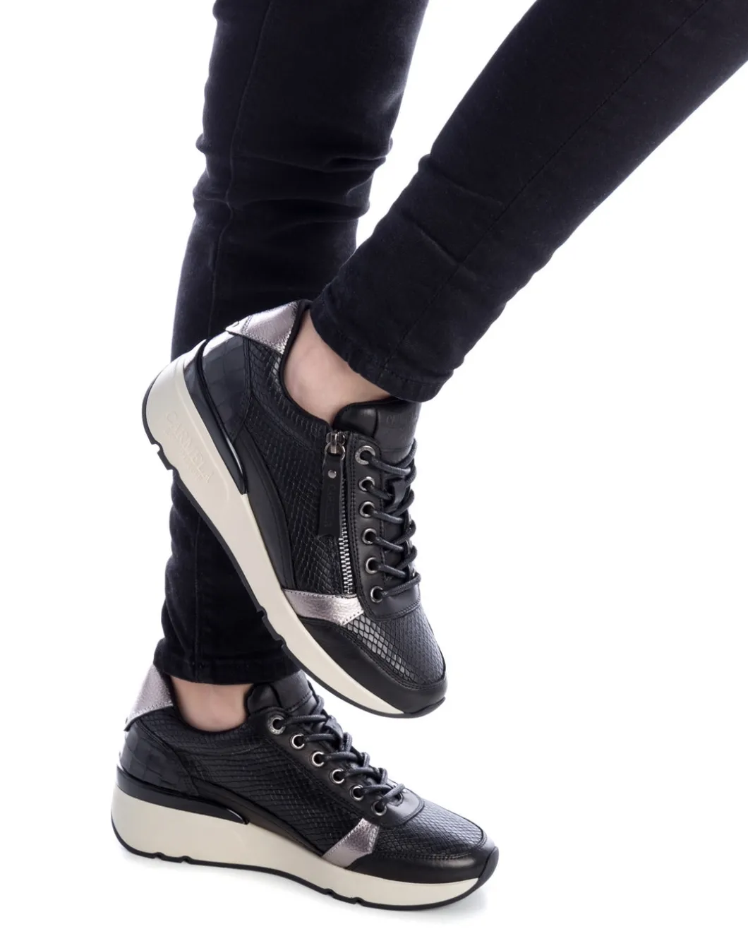 Zapatilla De Mujer Carmela 16018201
