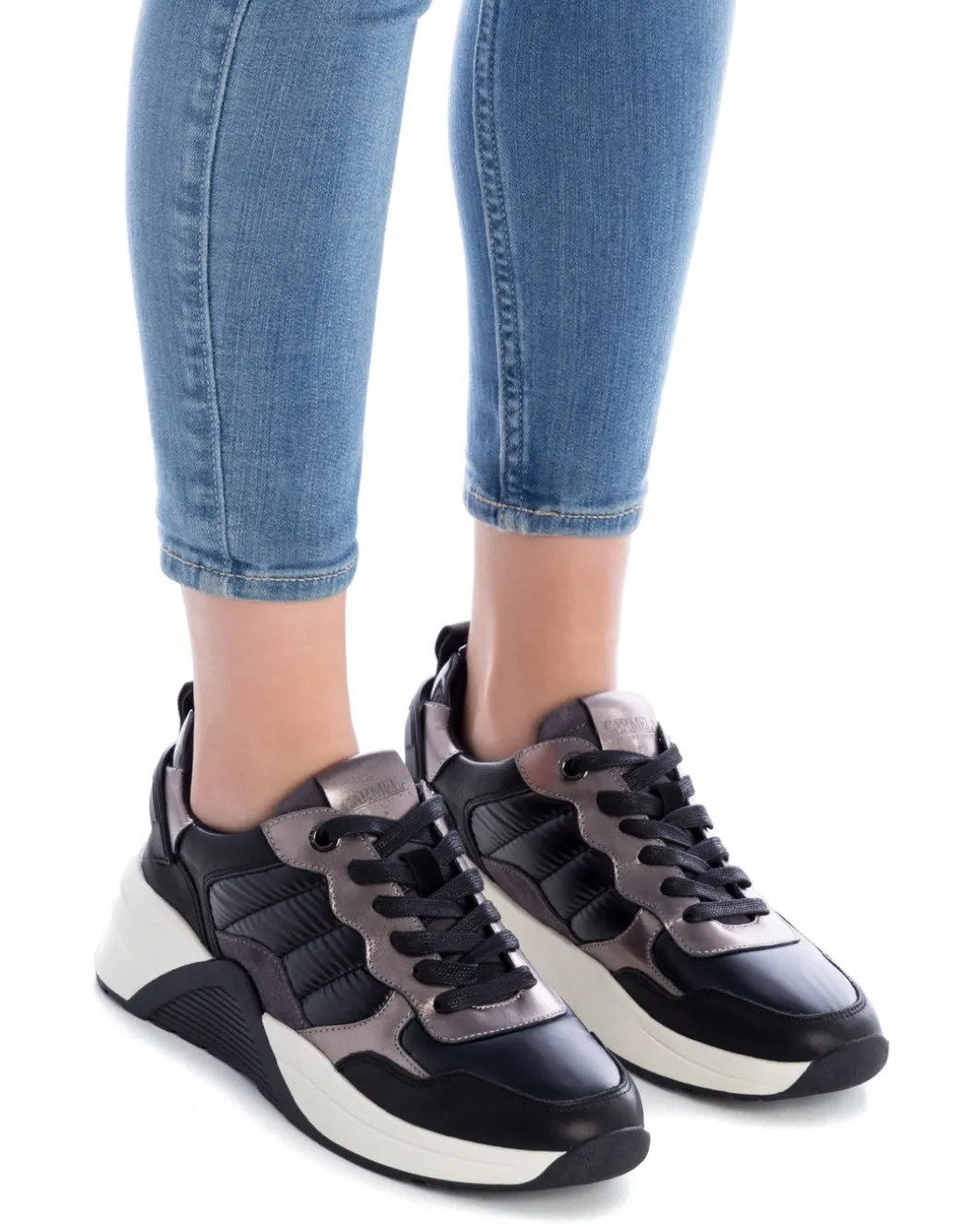 Zapatilla De Mujer Carmela 16015401